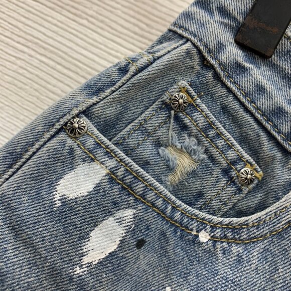 ๐๐ก๐ซ๐จ๐ฆ๐ ๐ก๐๐๐ซ๐ญ Denim Shorts - Picture 4 of 8